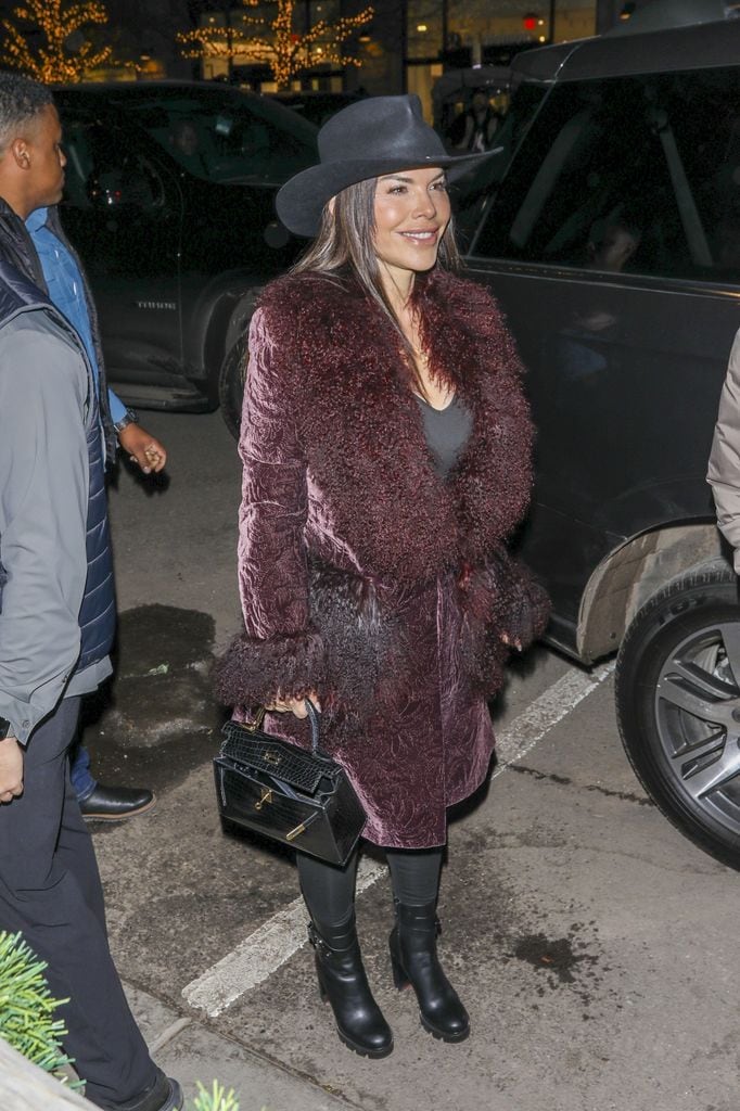 Lauren Sánchez Bezos lució feliz y radiante en las calles de Aspen. 