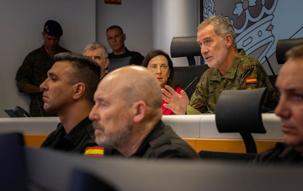 Felipe VI visita el Cuartel General de la Unidad Militar de Emergencias (UME), en la Base Aérea de Torrejón