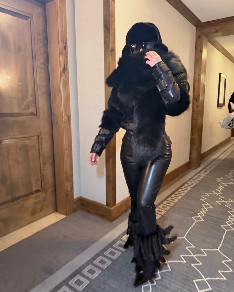 Kim Kardashian compartió postales de su viaje a Aspen, Colorado. 