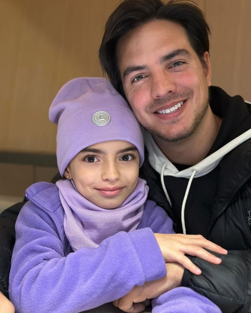 Vadhir Derbez junto a su hermana Aitana.