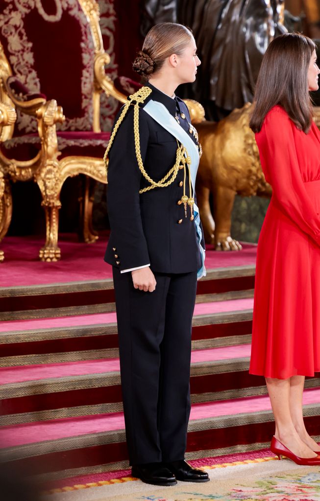 Princesa Leonor y la reina Letizia en la recepción en el Palaico Real del día 12 de octubre de 2024