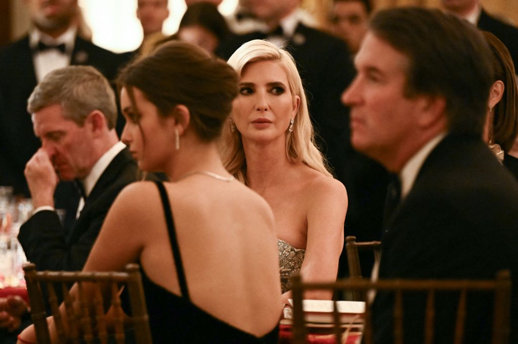 Ivanka Trump y su hija Arabella Rose en la cena de Estado en la Sala Este de la Casa Blanca.