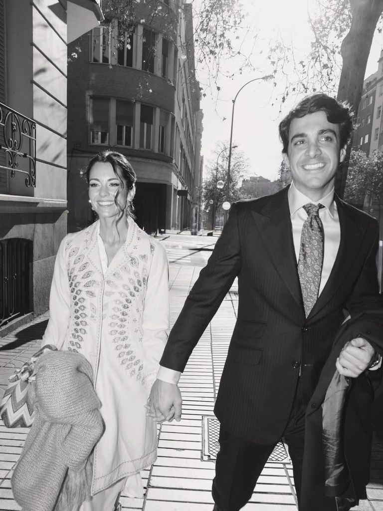 La pareja inicia una nueva vida juntos ahora como matrimonio