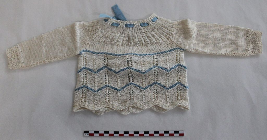 Chaqueta de punto realizada con motivo del bautizo de la princesa Alexia