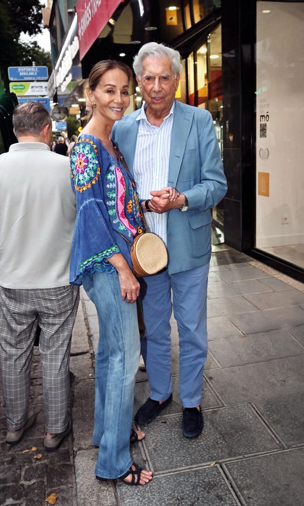 Isabel Preysler y Mario Vargas Llosa HOLA 4076