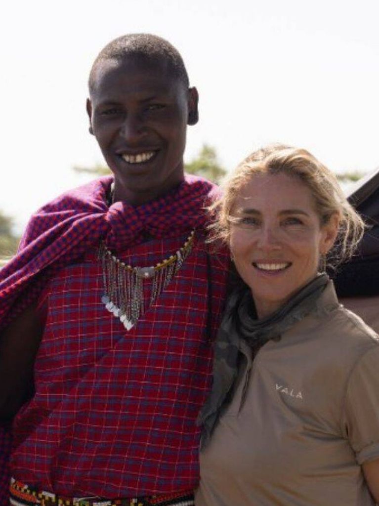Elsa Pataky visita un poblado masái en Masái Mara