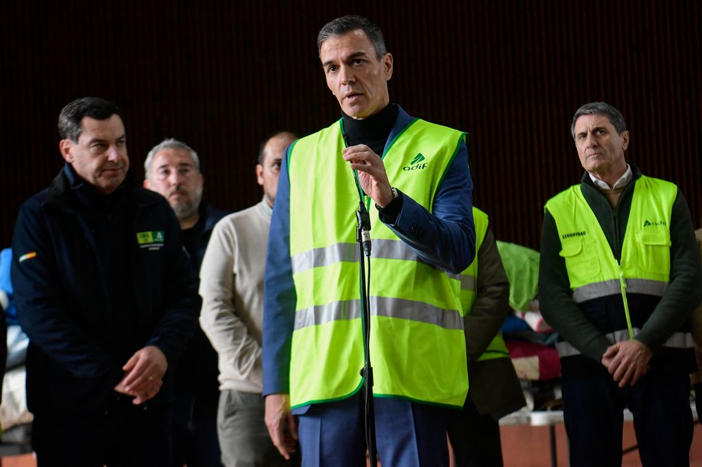 El presidente del Gobierno, Pedro Sánchez, durante su comparecencia en Córdoba tras visitar la zona cero del accidente