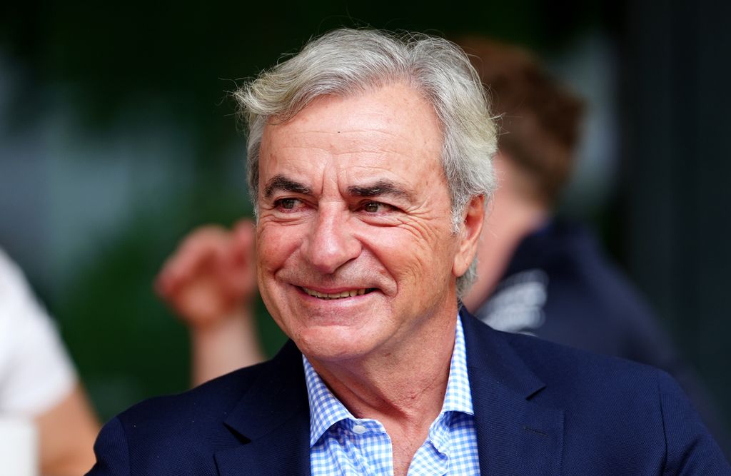 Carlos Sainz, apoyando a su hijo en Catar