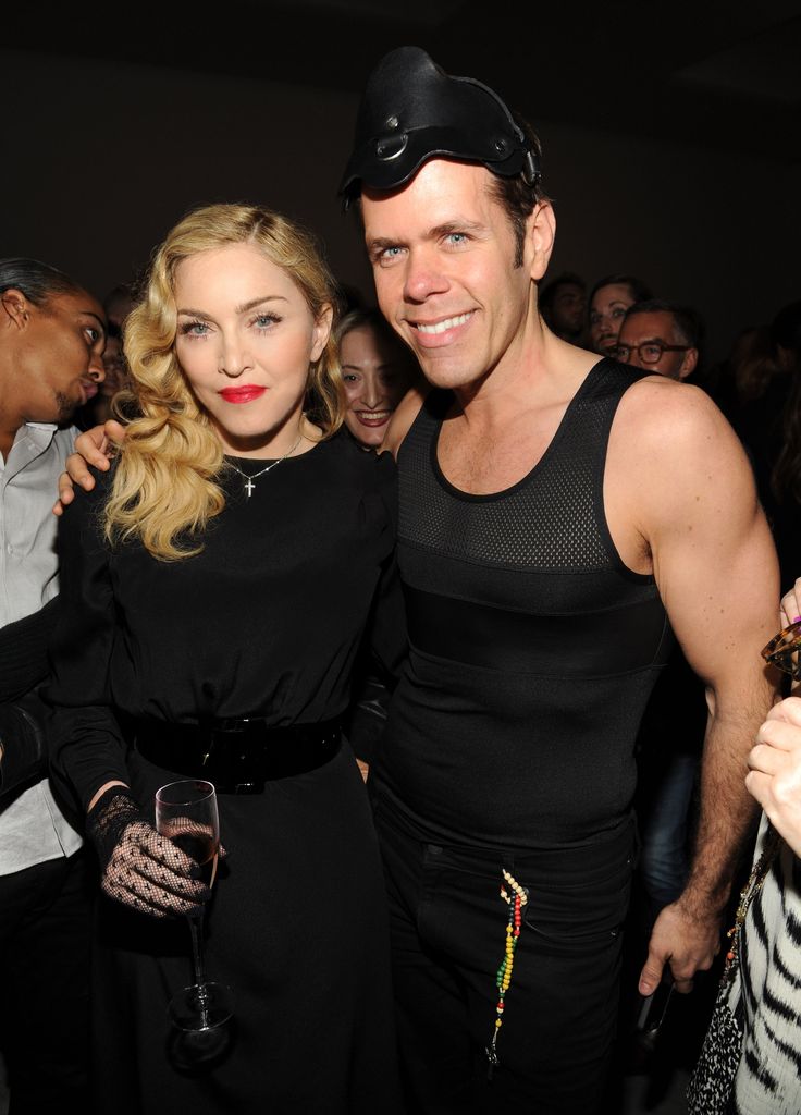 Su popularidad lo ha llevado a codearse con las celebridades más importantes de la música y el entretenimiento, como Madonna