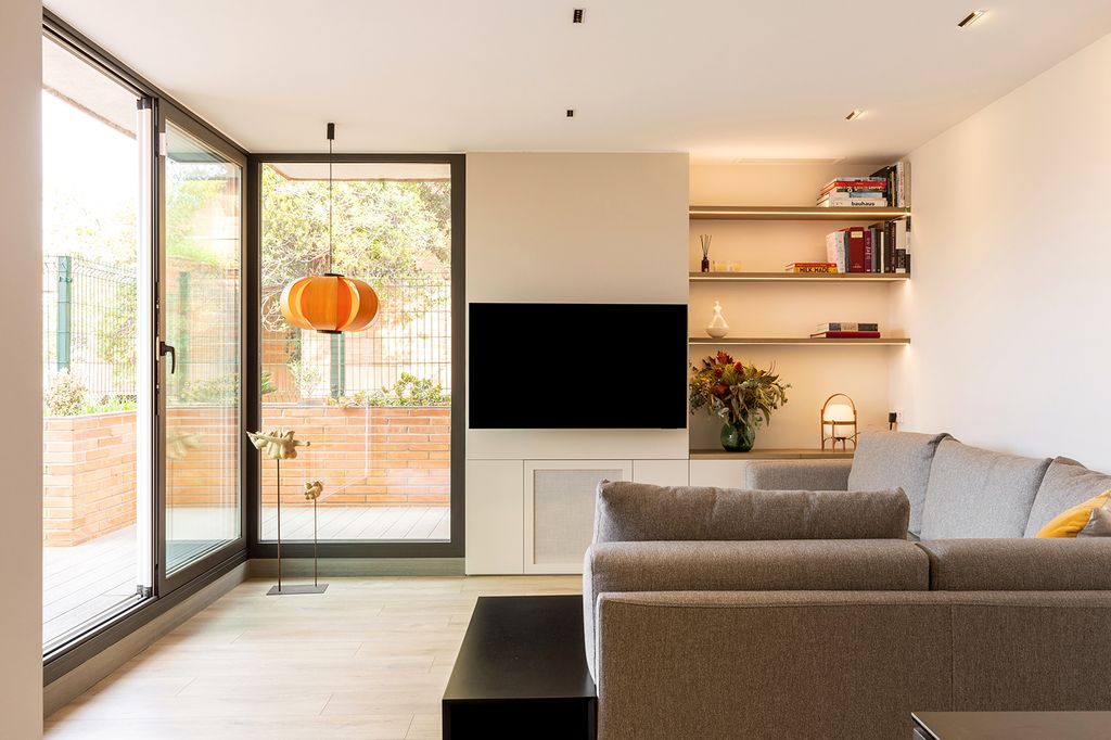 Salón con iluminación. 