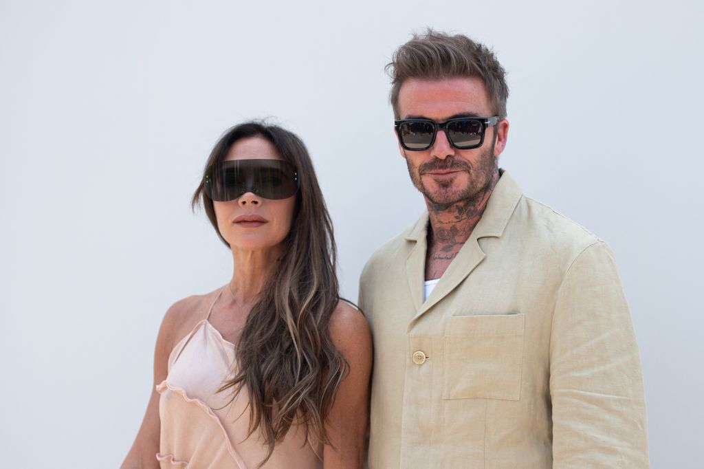Victoria y David Beckham en un desfile de Jacquemus en Francia