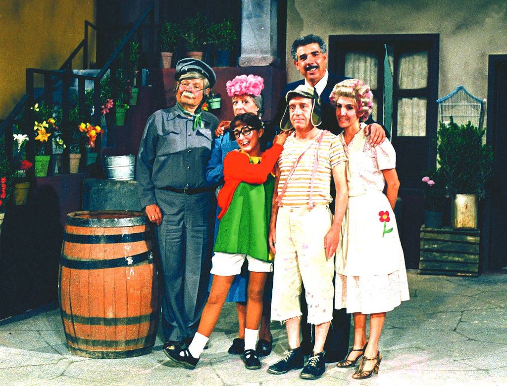 Ramón Padilla, Angelines Fernández, María Antonieta de las Nieves, Roberto Gómez Bolaños, Rubén Aguirre y Florinda Meza; parte del elenco del 'El Chavo'