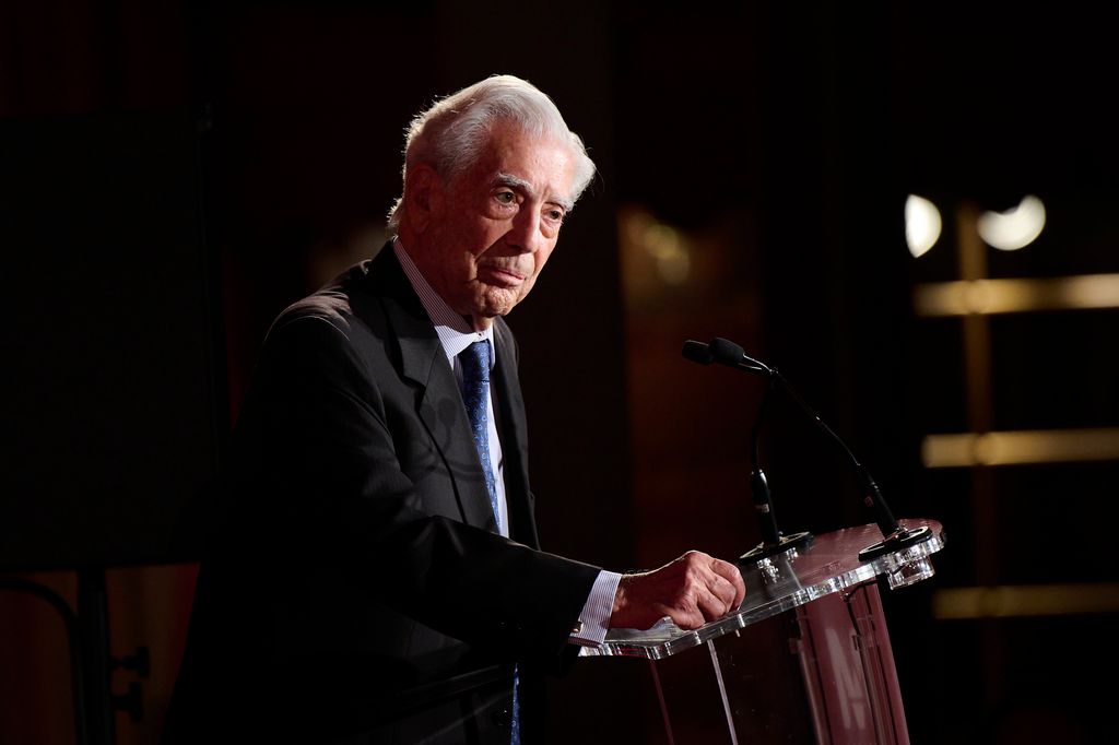 MADRID, SPAIN - OCTOBER 10: Author Mario Vargas Llosa attends  the "MadrileÃ±o del AÃ±o 2022" award at the Royal Theater on October 10, 2022 in Madrid, Spain. (Photo by Carlos Alvarez/Getty Images)