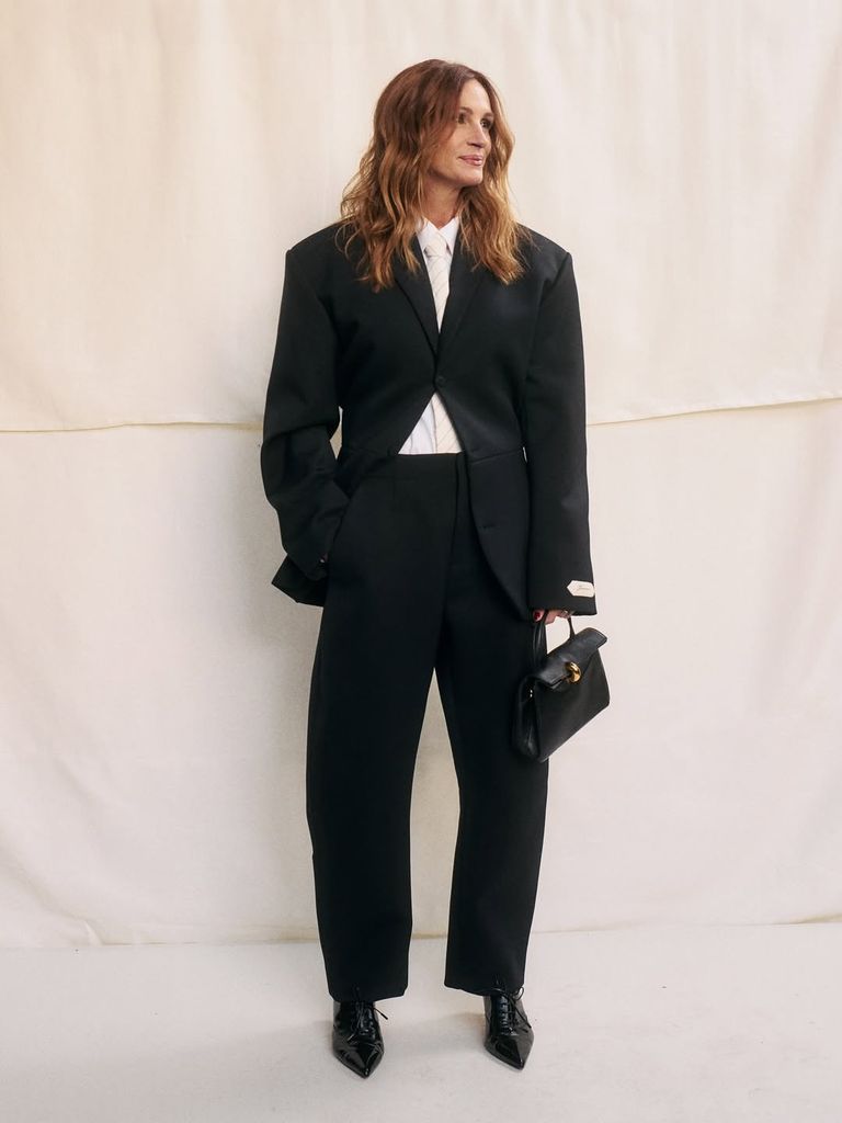 Julia Roberts apuesta por un 'power suit' para el evento de Jacquemus.