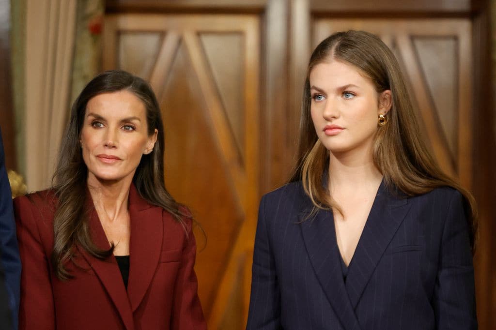La princesa Leonor, junto a su madre, en el Palacio del Gobierno de Navarra