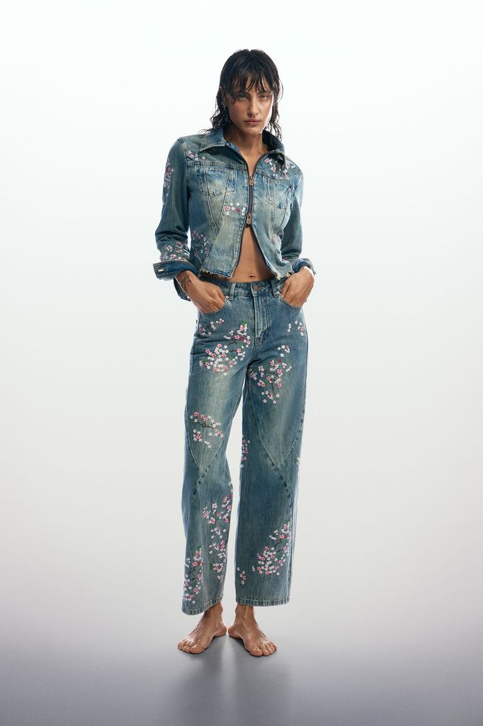 Vaqueros con flores bordadas