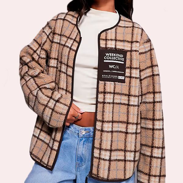 Polar beis a cuadros con cremallera de borreguito de Weekend Collective