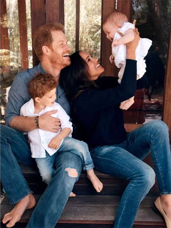 Harry y Meghan con sus hijos