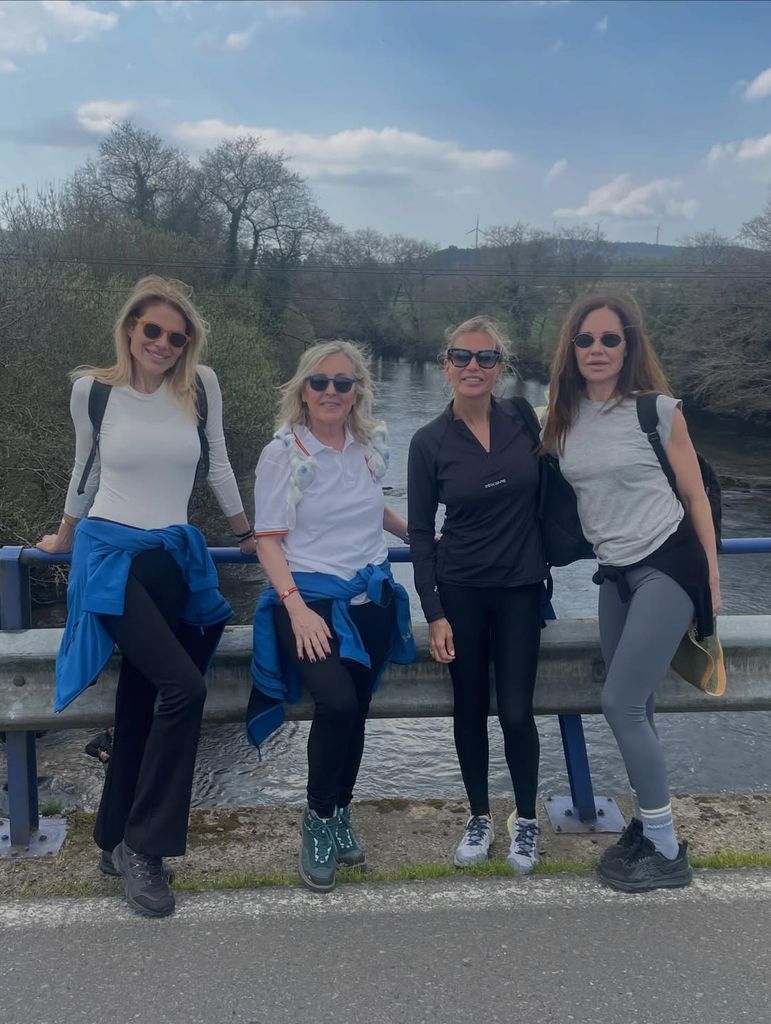 Patricia, junto a sus amigas, en el Camino de Santiago