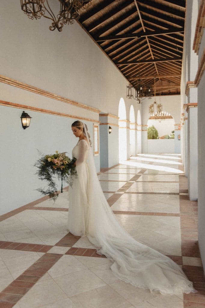 Look de novia con cuerpo plisado Navascués