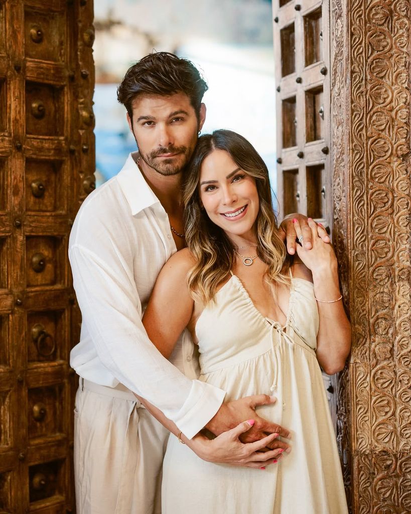 Kristal Cid y Brandon Peniche están en la dulce espera de su tercer hijo.