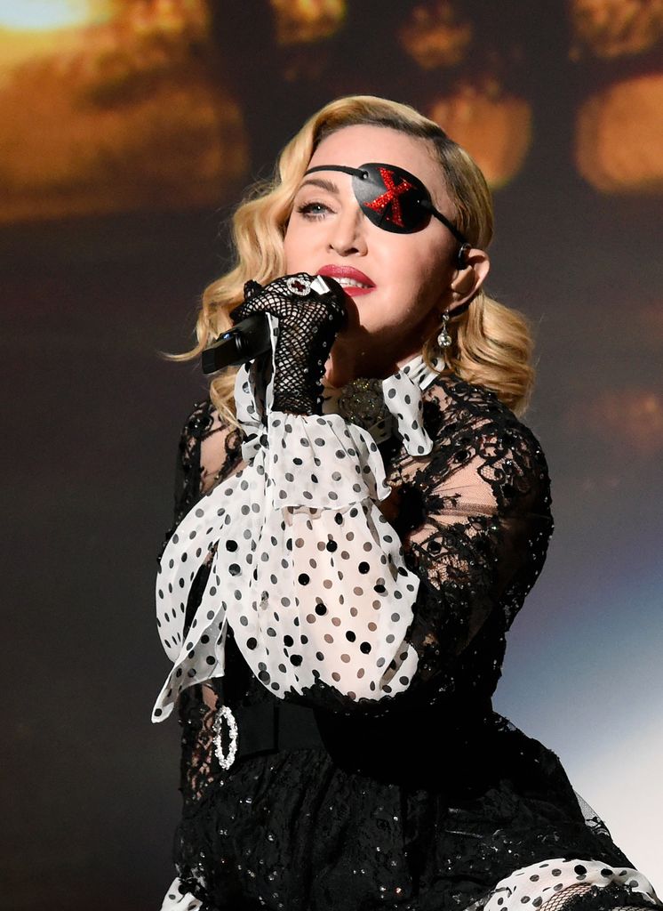 Madonna se dirigióal lugar donde se graba 'SNL' para encontrarse con Elton John.