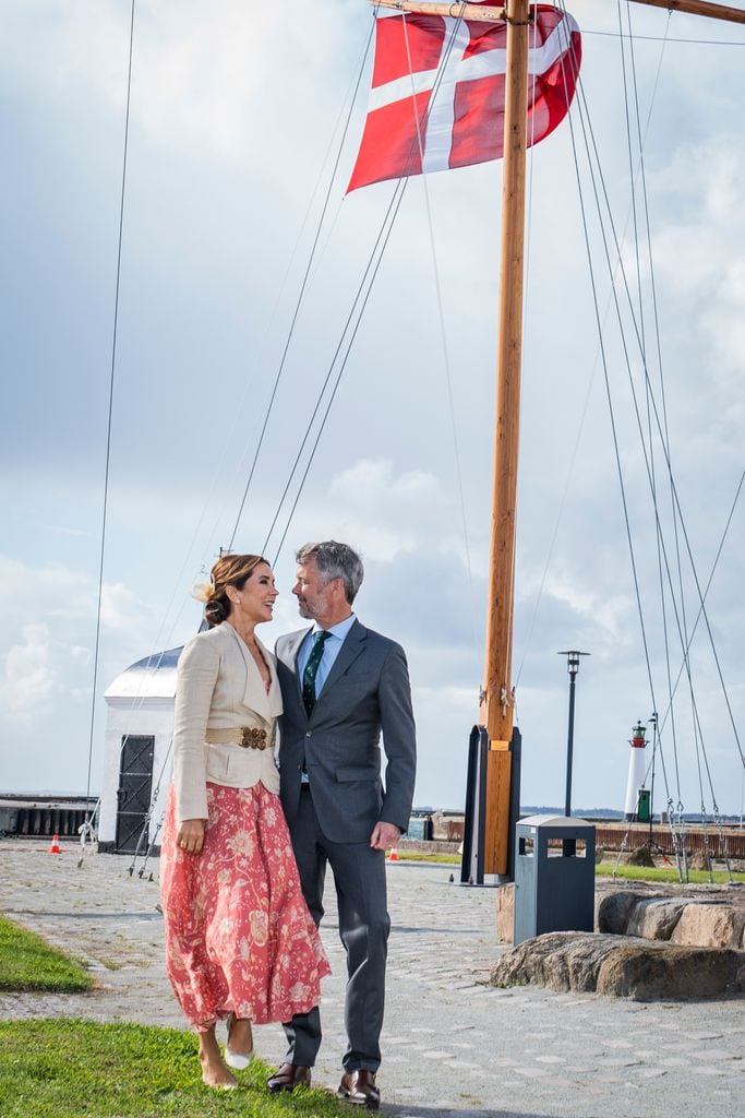 Federico y Mary de Dinamarca en su visita a Assens