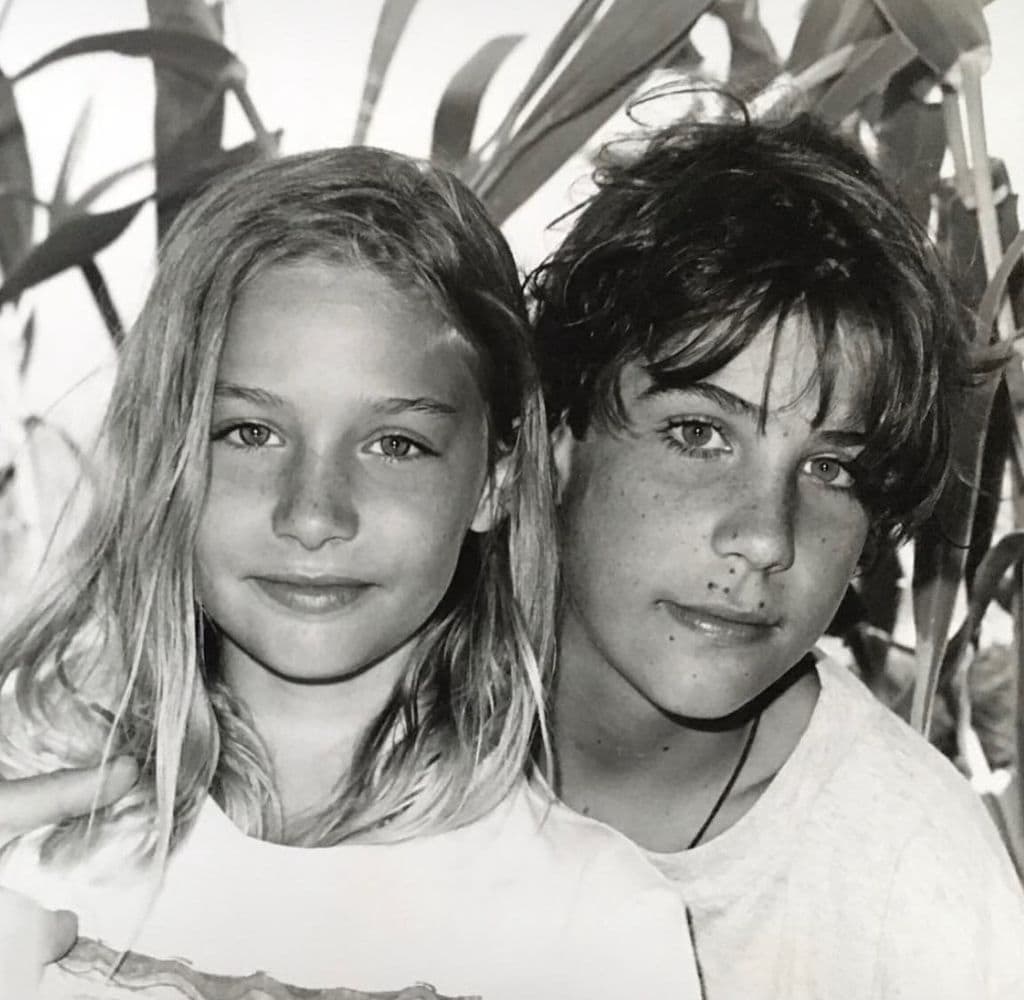 Beatrice con su hermano Carlo