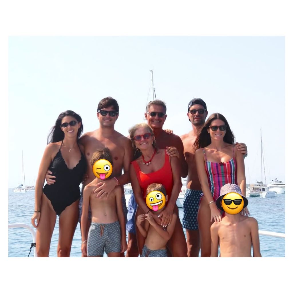 Míchel disfruta de unos días de descanso en Ibiza y Formentera rodeado de las personas más importantes de su vida: su mujer, sus hijos, sus nueras y sus tres nietos