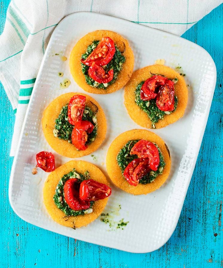 'Mini pizzas' de polenta veganas