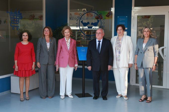Doña Sofía en el Banco de Alimentos de Castellón