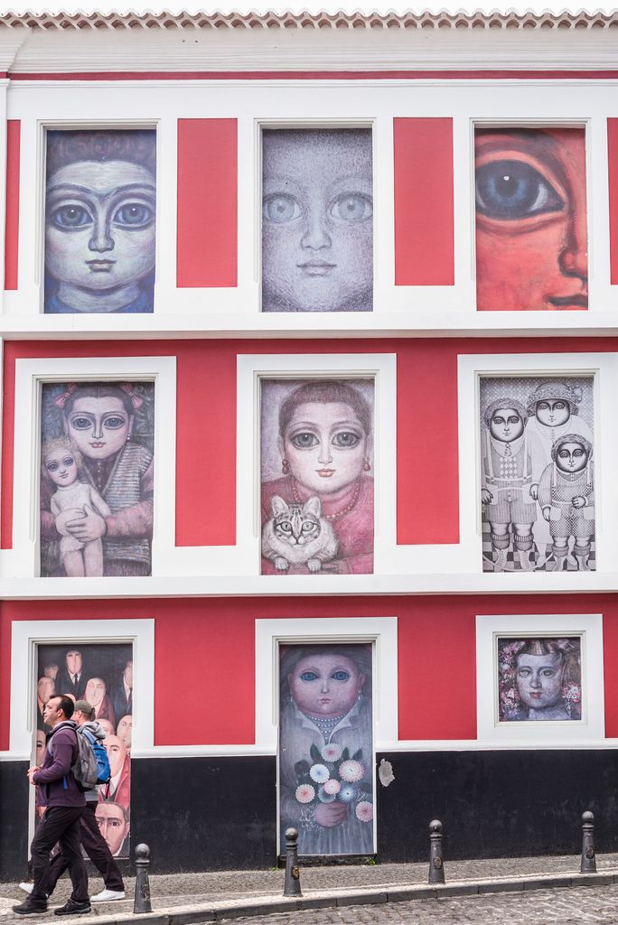 Murales en la Praca Alfandega en Angra do Heroísmo, isla de Terceira, Azores