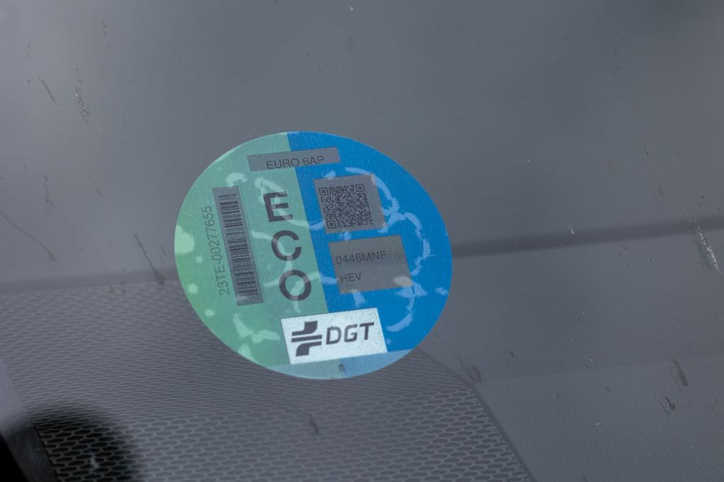 Los vehículos con etiqueta ECO pueden circular por la Zona de Bajas Emisiones Madrid 360 sin las restricciones que afectan a los coches sin distintivo ambiental