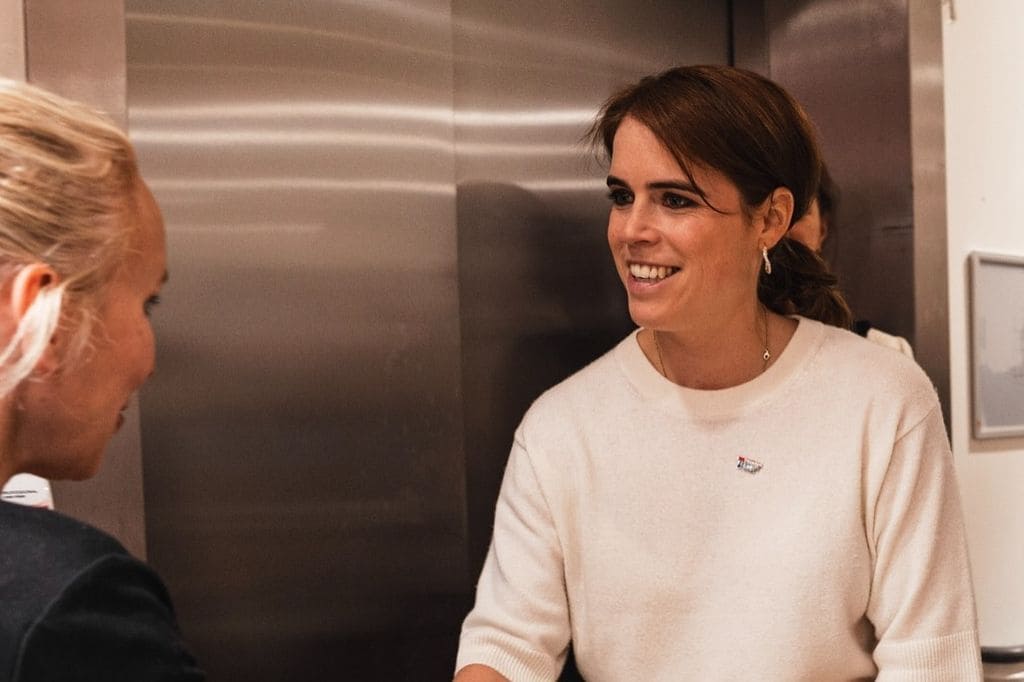 Eugenia de York visitan un centro de cáncer en 2025