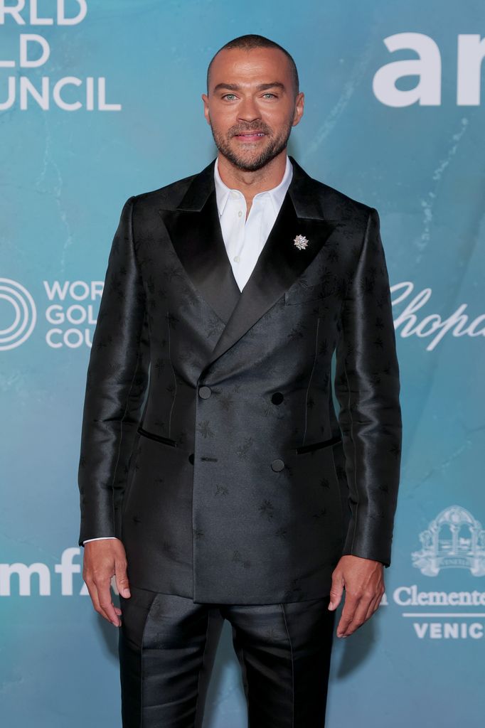 Jesse Williams en la amfAR Gala Venezia 2025. 