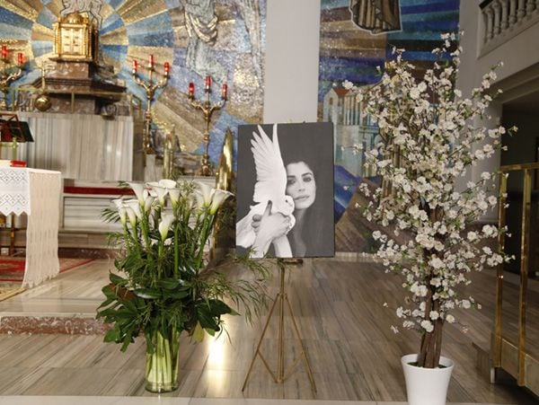 A pesar de la enorme tristeza y el vacío que les ha dejado tras su fallecimiento, quisieron darle un último adiós lleno de emoción en una ceremonia muy especial que tuvo lugar en la iglesia del Cristo de Medinaceli de Madrid
