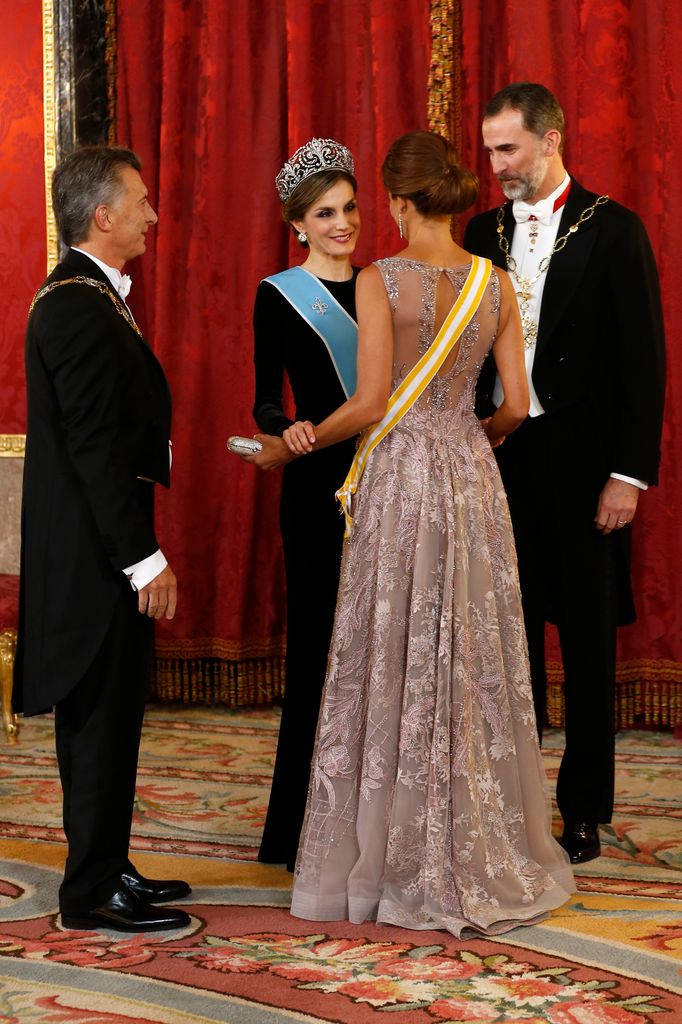Los reyes Felipe y Letizia, junto al entonces presidente de Argentina, Mauricio Macri, y su esposa, Juliana Awada, en el Palacio Real de Madrid, el  22 de febrero de 2017 