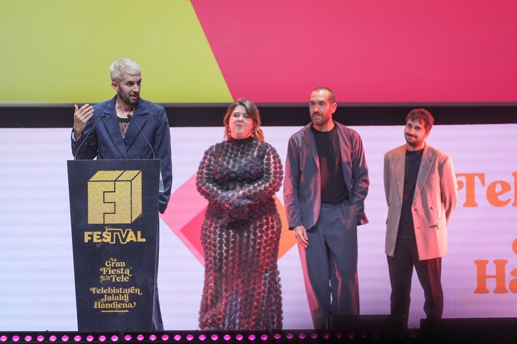 El equipo de La Revuelta durante la gala de clausura del FesTVal de Vitoria
