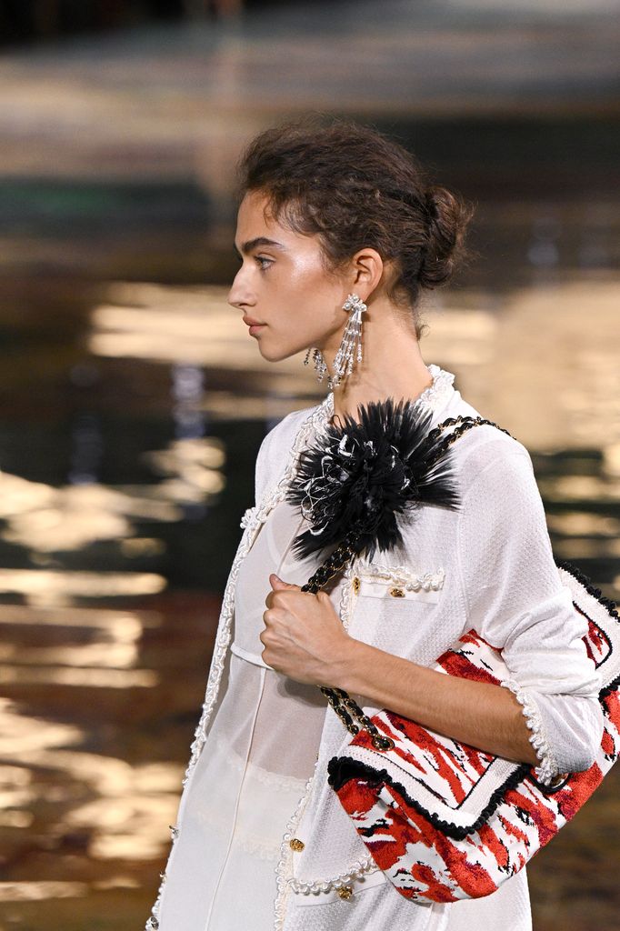 Una piel luminosa fue el canvas ideal para las propuestas de color de Chanel Beauty. 