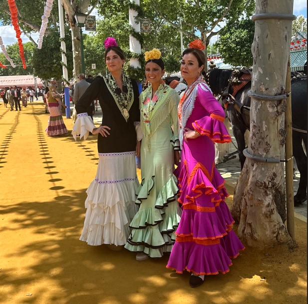 Lourdes Montes y Cayetana Rivera en la Feria de Abril