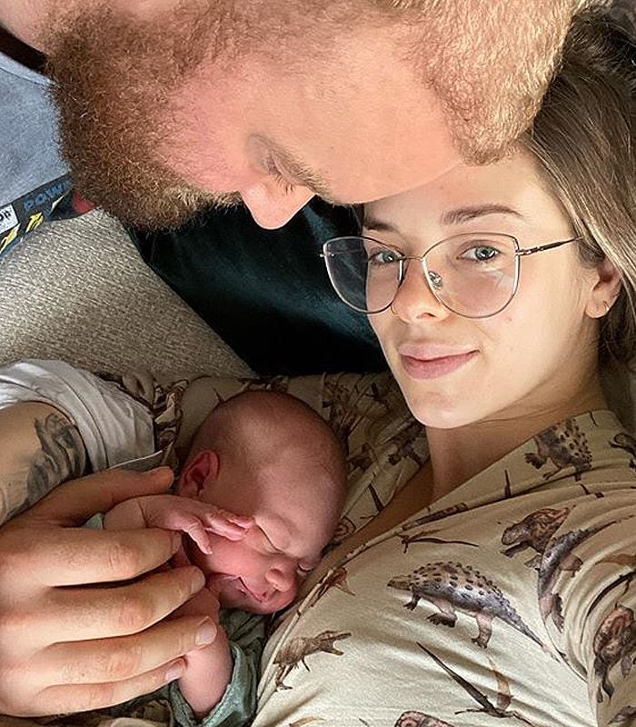 Hafþór Júlíus Björnsson, con su mujer y su hijo