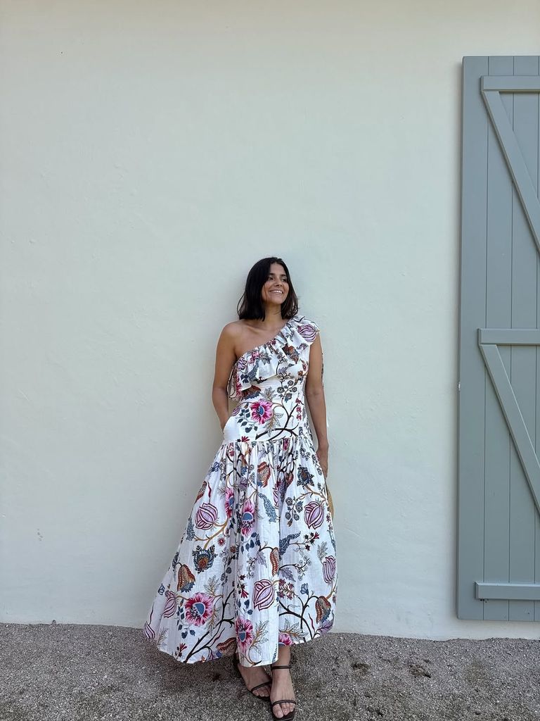 María García de Jaime con vestido floral en el bautizo de las hijas de Marta Pombo en Cantabria