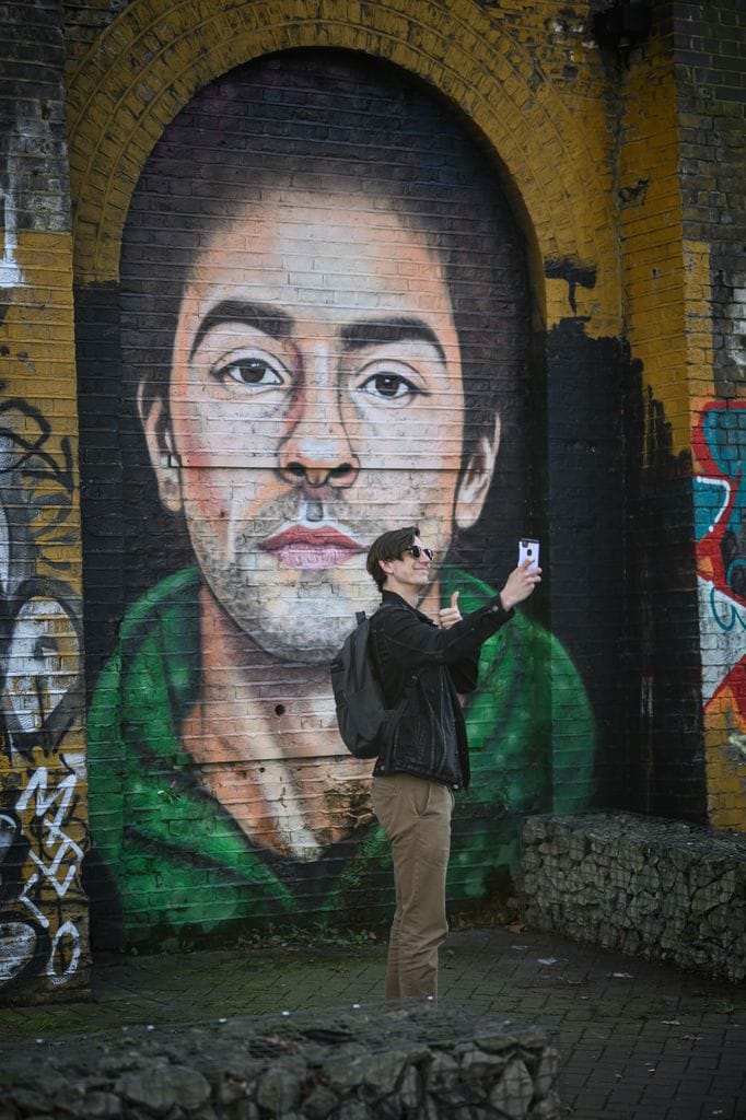 graffiti luigi mangione