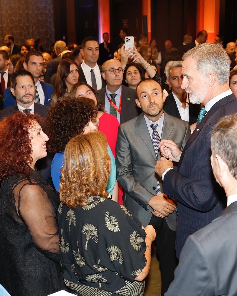 El Rey  Felipe VI con la colectividad española que vive en Egipto 