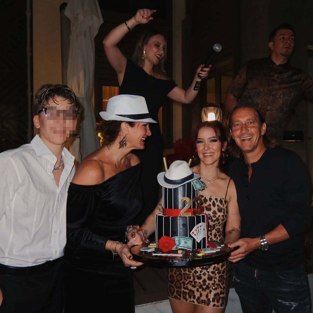 El que no ha podido acudir a la celebración ha sido Miguel, el hijo mediano