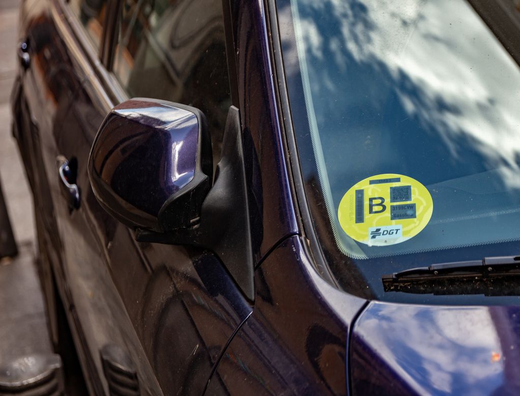 Coche con la etiqueta B