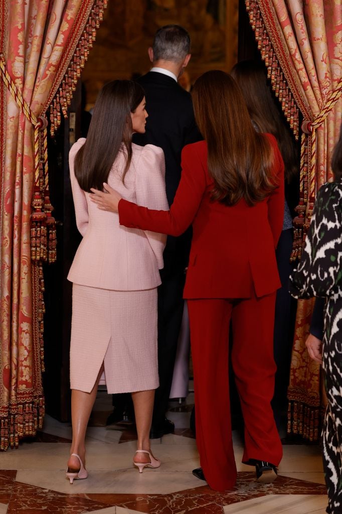 Terminado este acto, la Familia Real se ha desplazado al Congreso de los Diputados para un coloquio