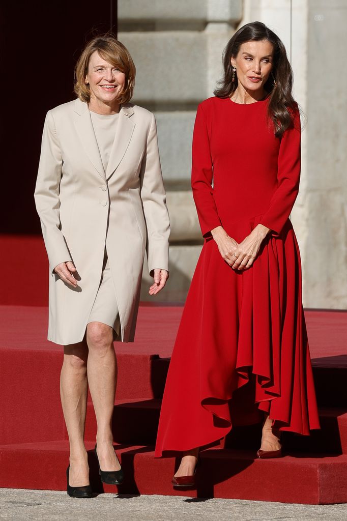
La reina Letizia con la primera dama, Elke Büdenbender, en un momento del recibimiento oficial