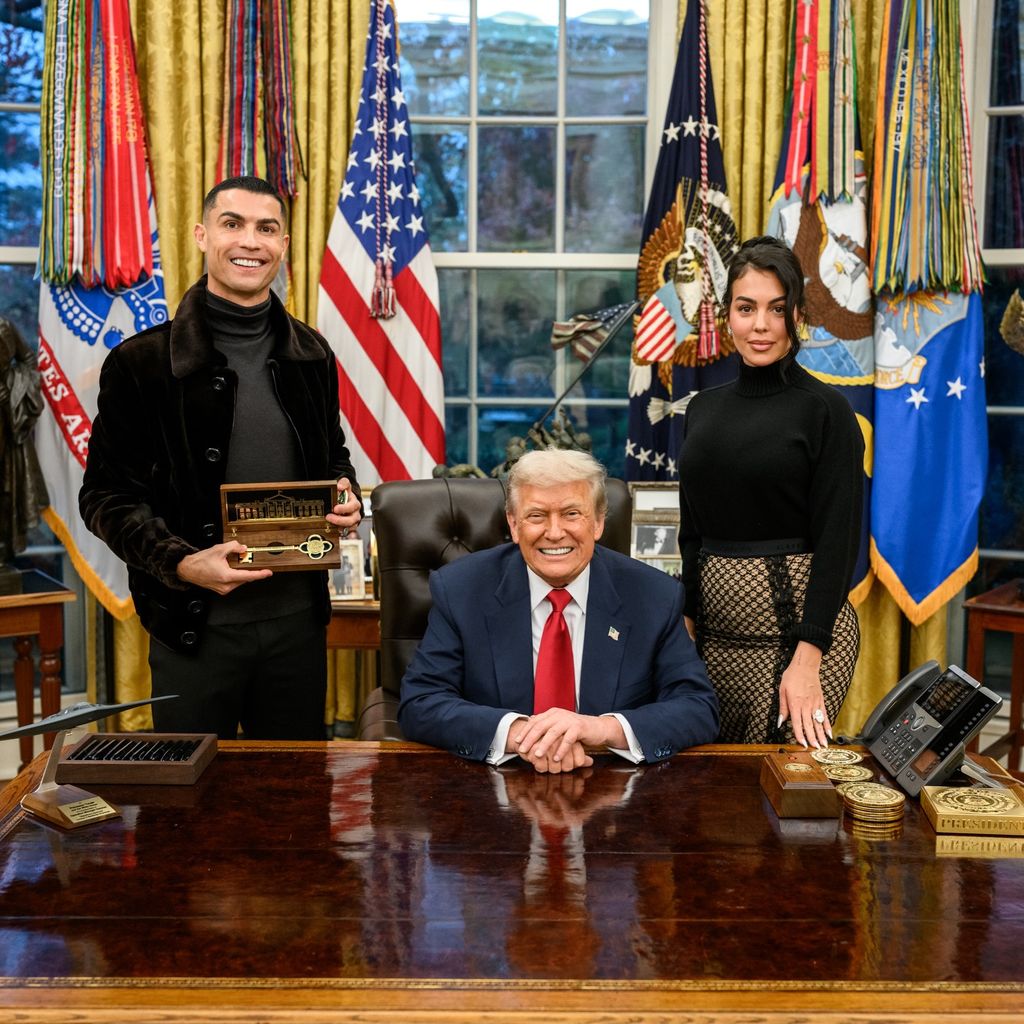 Cristiano Ronaldo y Georgina Rodríguez posaron con el presidente Donald Trump en la Oficina Oval.