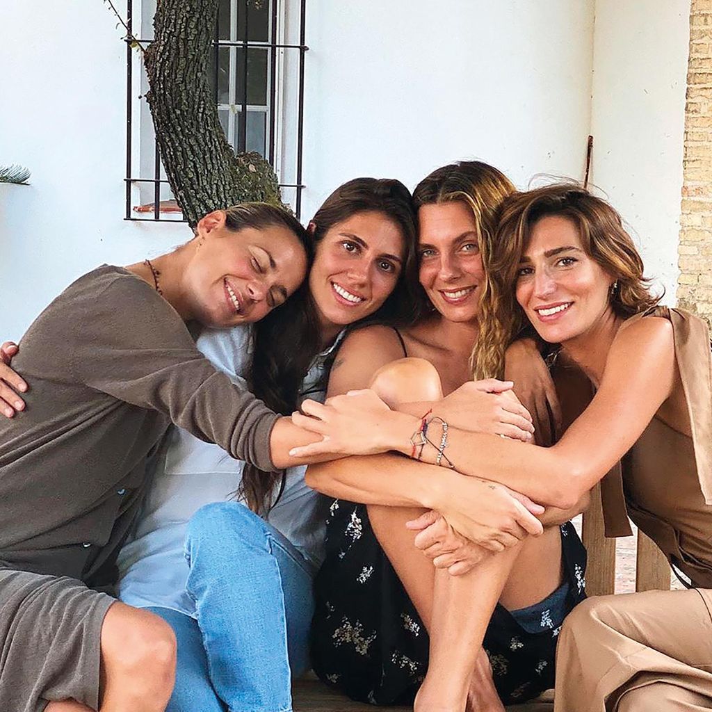 Alejandra, Eugenia y Claudia Osborne, junto con Ana Cristina Portillo